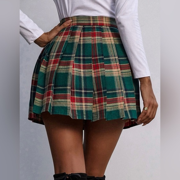 Green Plaid Preppy Skirt - Picture 3 of 3
